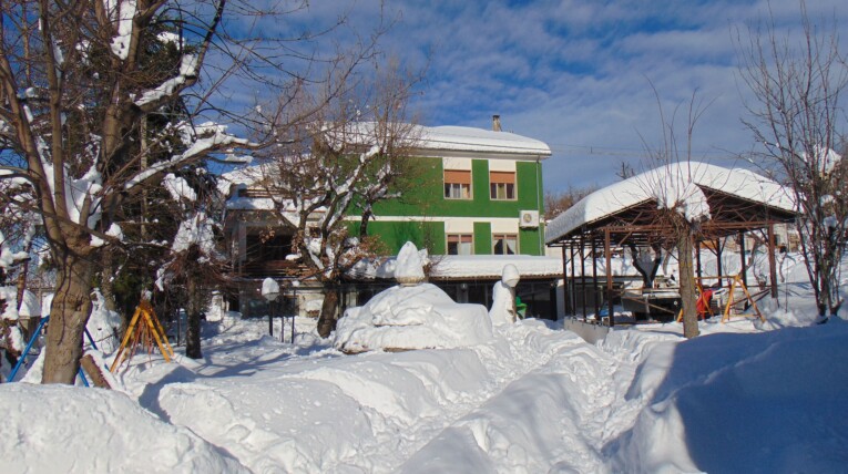 Struttura immersa nella neve